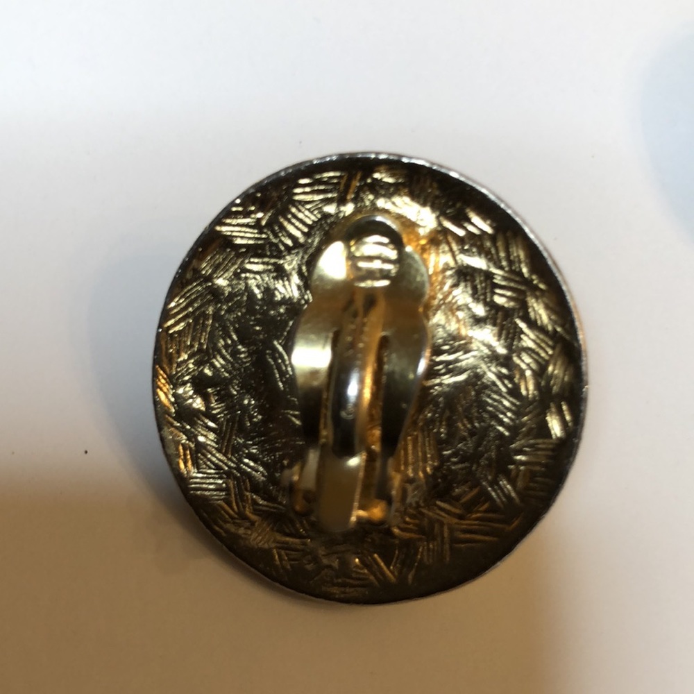 VINTAGE GIVENCHY GOLD TONE AND PEARL ROUND CLIP-ON EARRINGS - Picture 7 of 15